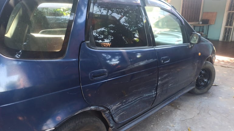 Auto del ciudadano Sergio Irala quedó con daños y su hija, con golpes y de reposo, debido al accidente sufrido.
