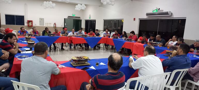 Reunión de socios de Cerro Porteño en el Club Deportivo Cemina.