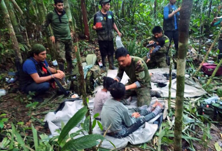 Hallan con vida a los cuatro niños perdidos hace 40 días tras accidente aéreo en Colombia