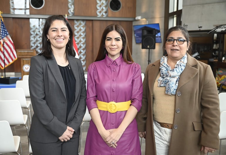 Cristine Martínez, Adriana Amarilla y Liz Ovelar. 