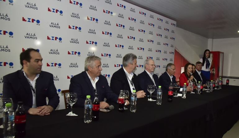 Conferencia de prensa de lanzamiento del próximo domingo 16 en el Ruedo Central de la Expo.