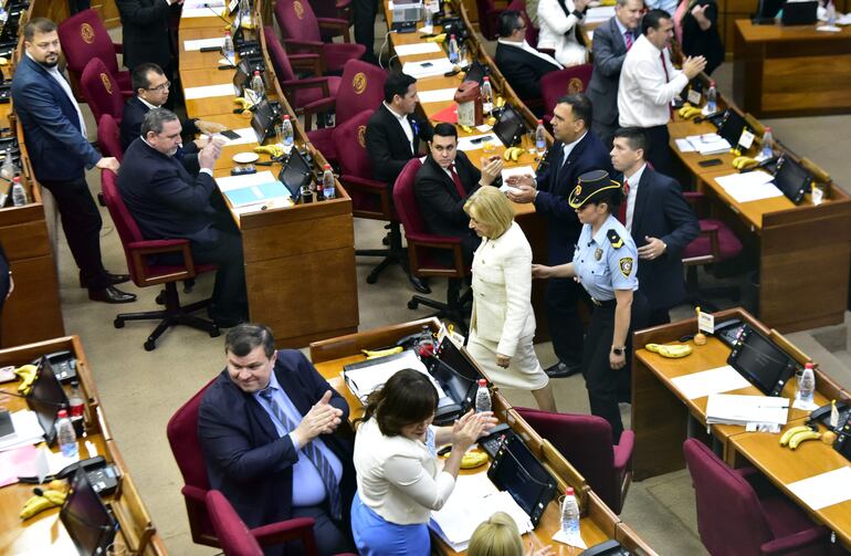 El juramento de Alicia Pucheta como representante del Ejecutivo se dio ayer en la Cámara de Senadores en una sesión extraordinaria con incidentes.