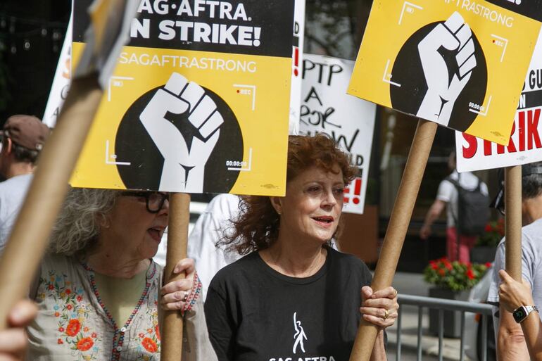 WGA strike at Warner Bros. Discovery in New York.