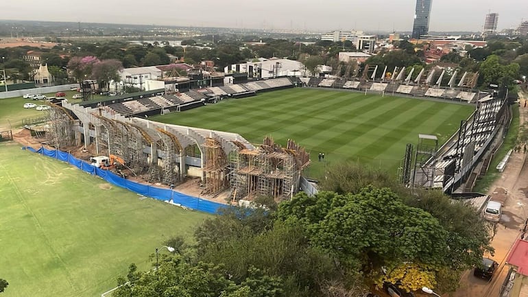 Es visible la construcción de nuevas bandejas en el estadio La Huerta, una parte de las mejoras que tendrá con la finalidad de albergar la Final Única de la Copa Sudamericana.