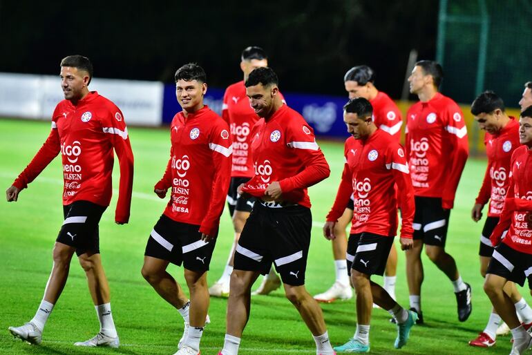 Primer entrenamiento de la Selección Paraguaya de cara al debut en las Eliminatorias ante Perú.