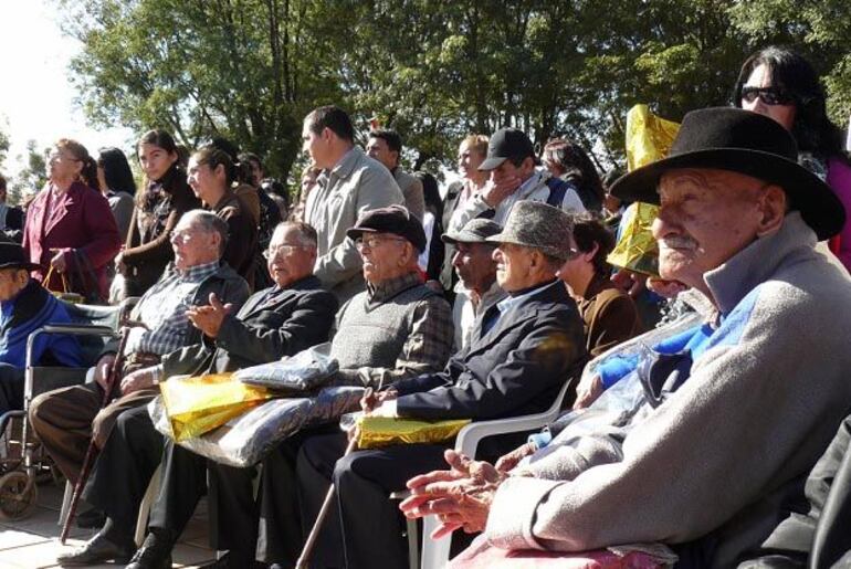 Veteranos de la Guerra del Chaco, en un homenaje por los servicios prestados al país. Muchos de ellos y sus herederos deben librar verdaderas "batallas" contra la burocracia estatal para poder cobrar sus pensiones.