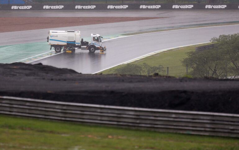 La lluvia aplaza la clasificación del Gran Premio de Brasil al domingo