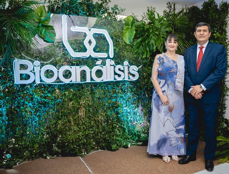 Mirtha Denis de Yunis y Luis Yunis Yuruhan, directivos de Bioanálisis.