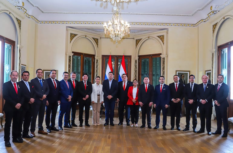 Gobernadores del Paraguay  reunidos ayer. (Foto: Gent)