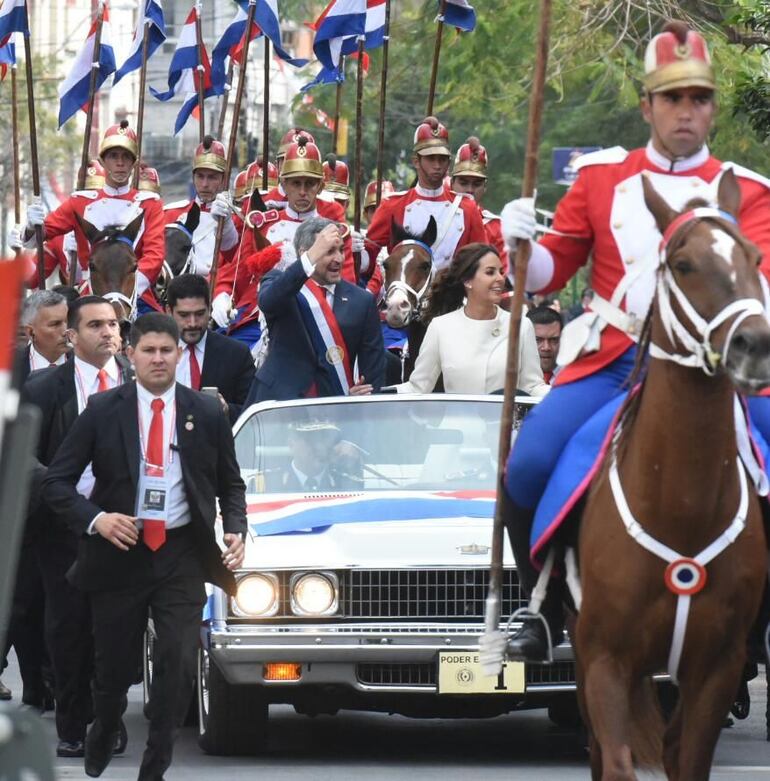 El presidente Mario Abdo Benítez utilizó el vehículo Chevrolet Caprice Blanco del 67