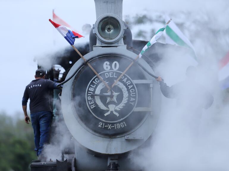 LOCOMOTORA EN MARCHA EN LA ESTACION DE FERROCARRIL DE LA CIUDAD DE YPACARAI
MARTA ESCURRA 13 DE SETIEMBRE DE 2023