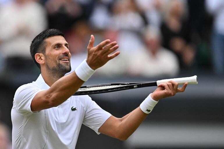 El serbio Novak Djokovic en el partido frente al italiano Lorenzo Musetti por las semifinales de Wimbledon en el The All England Lawn Tennis and Croquet Club, en Wimbledon, Londres, Inglaterra.