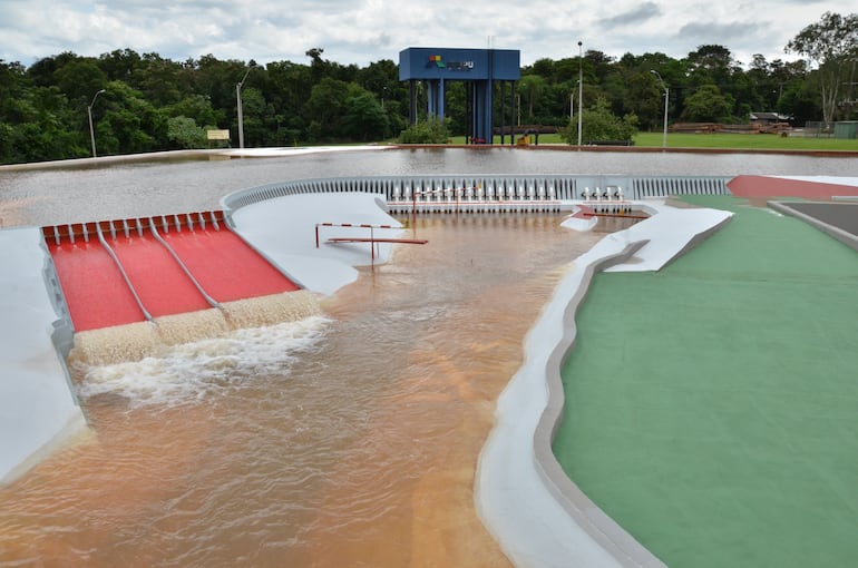 El modelo reducido de la represa de Itaipú es otra de las propuestas del complejo turístico. 