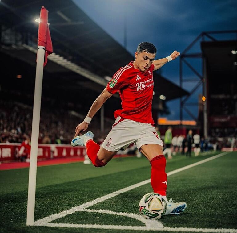 Ramón Sosa disputó ayer su cuarto partido con el Nottingham Forest en la Premier League.