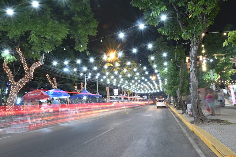 Las luces dan un hermoso colorido a las calles de Asunción.