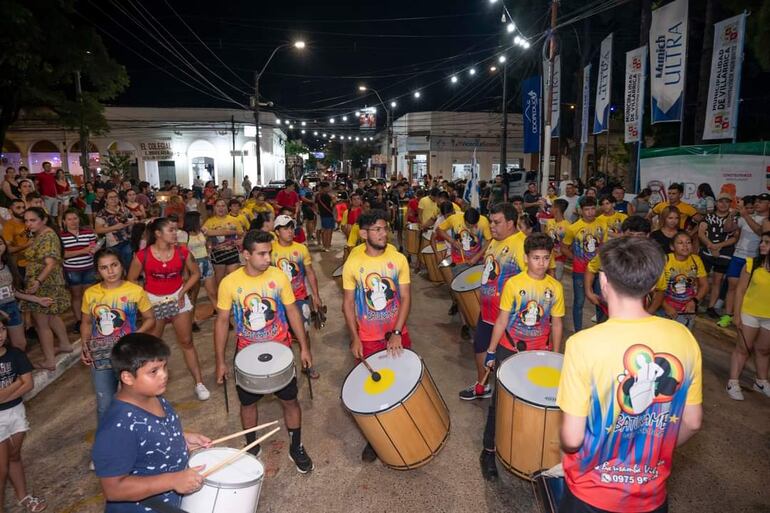 Mucho bullicio y guerra de batucadas se prepara para la primera noche del carnaval guaireño.