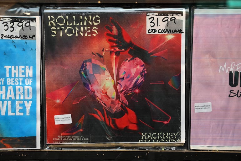 Portada de una edición limitada en vinilo de "Hackney Diamonds" en una tienda de Londres.