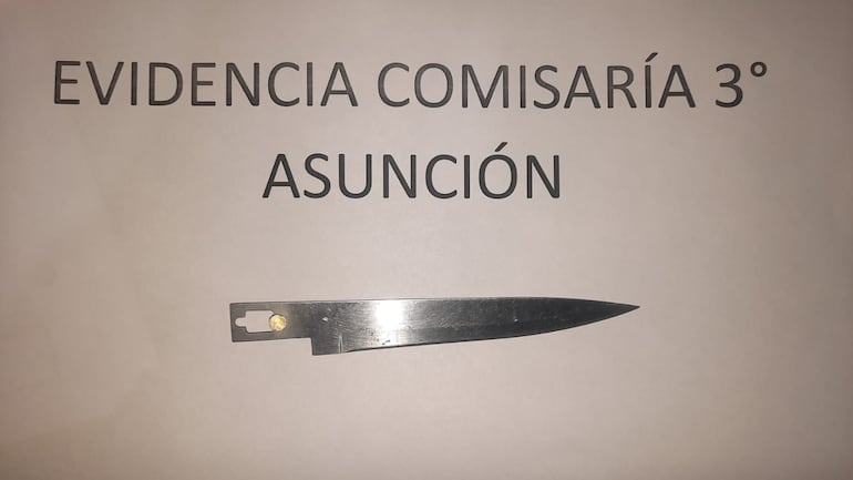 Cuchillo incautado durante la detención del sospechoso.