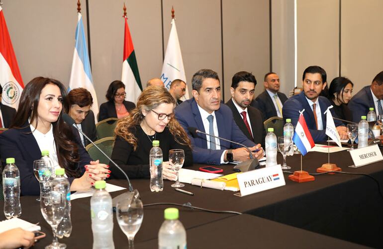 Primera mesa de negociaciones entre Mercosur y Emiratos Árabes Unidos, en Asunción.