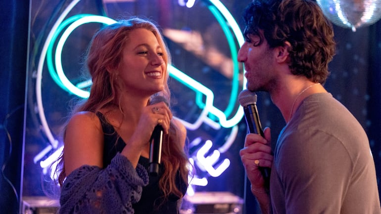 Una fotografía de Blake Lively y Justin Baldoni en la película It ends with us.