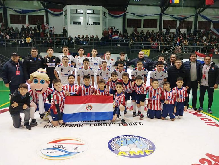 Plantel de la selección paraguaya C17 que terminó escoltando a Colombia, que se coronó campeón mundial.