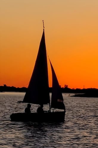 Una hermosa postal que dejó la regata “Día de la Raza”.