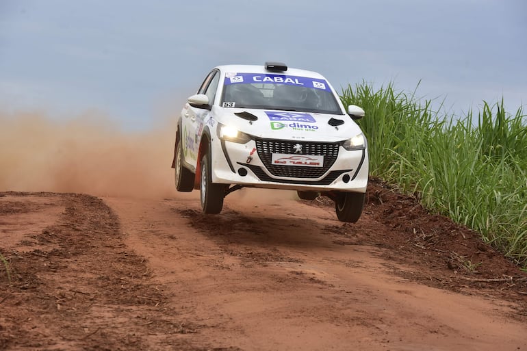 El binomio Diego Cruz Escobar-Ramiro Ayala, al mando del Peugeot 208 Rally4, retornó a la senda del triunfo en la clasificación general de la F2 y la RC4A.