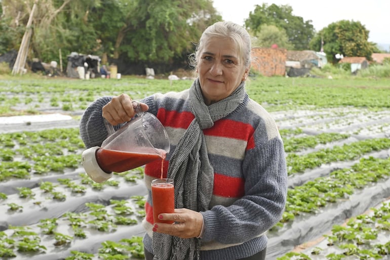 Graciela Mora, secretaria de la Asociación de Productores de Frutilla y Afines de Itauguá.