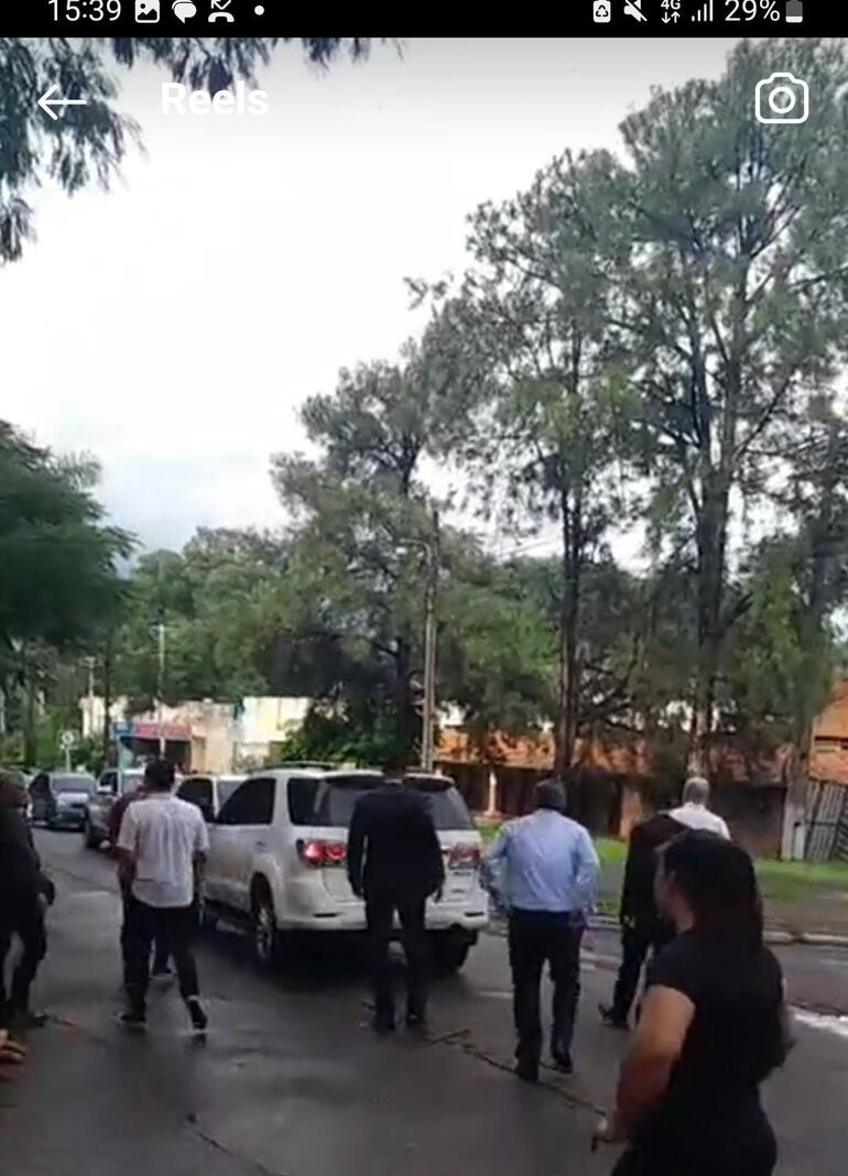 El ministro de Educación, Luis Ramírez, y el viceministro de Educación Superior, Federico Mora, se retiraron del campus tras ser expulsados por los estudiantes en toma del rectorado.