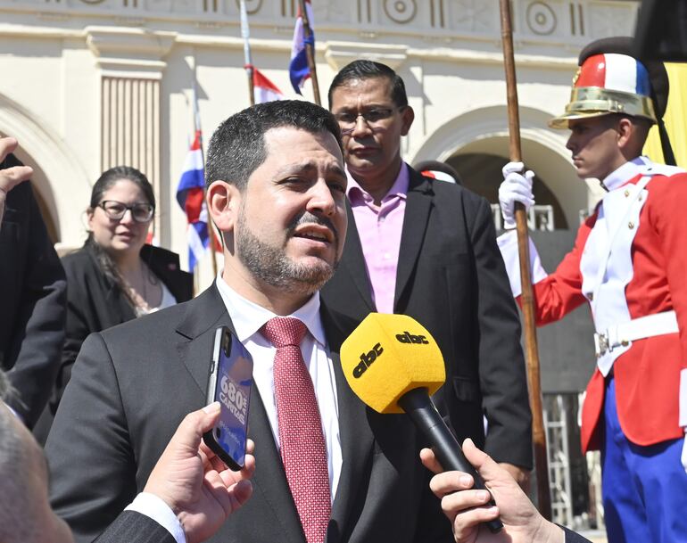 Presidente de Diputados, Raúl Latorre (ANR, HC) dijo que “debatirán” proyecto sobre jubilaciones.