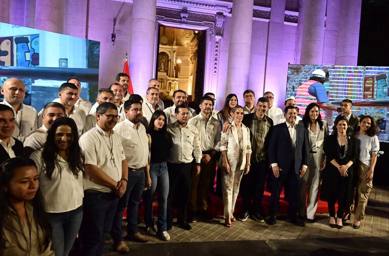 Acto de inauguración de la obra de cableado subterráeno de la Calle Palma, desde Hernandarias, constinuando con su empalme con la calle Mariscal Estigarribia, hasta México.