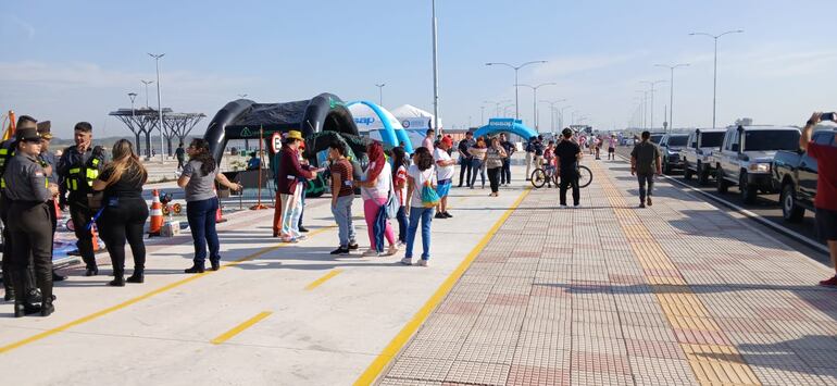 Participación ciudadana en la inauguración de la Costanera Sur.