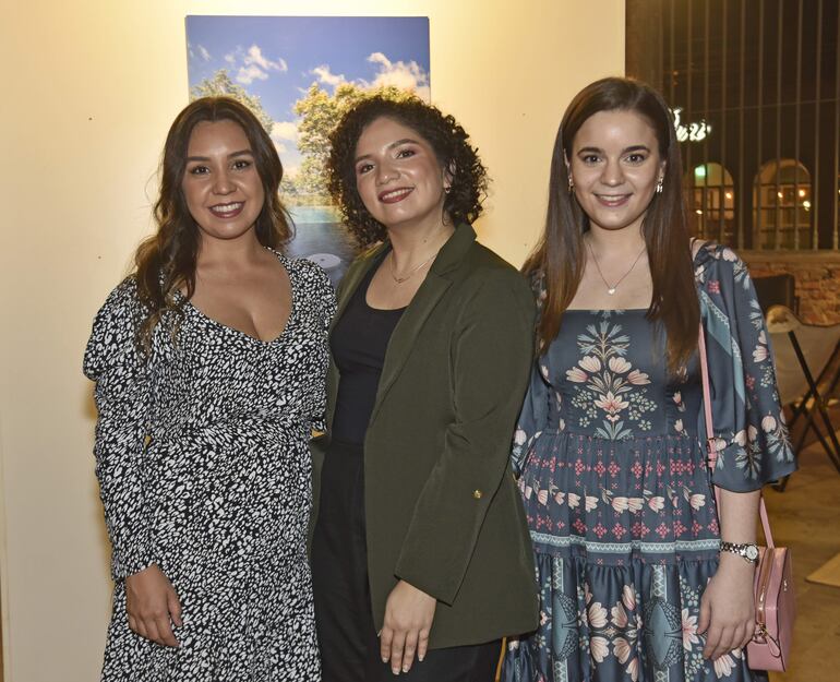 Gabriela Martínez, Laura Farías y Viviana Galeano.