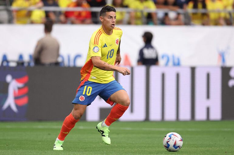 GLENDALE, ARIZONA - JUNE 28: James Rodriguez of Colombia controls the ball during the CONMEBOL Copa America 2024 Group D match between Colombia and Costa Rica at State Farm Stadium on June 28, 2024 in Glendale, Arizona.   Chris Coduto/Getty Images/AFP (Photo by Chris Coduto / GETTY IMAGES NORTH AMERICA / Getty Images via AFP)