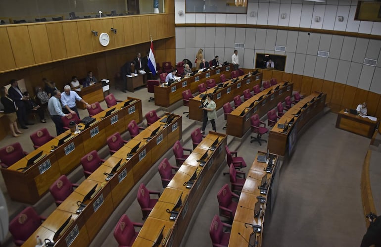 Sesion del  senado sin quorum en el congreso nacional
Hoy 04 de Abrol de 2023