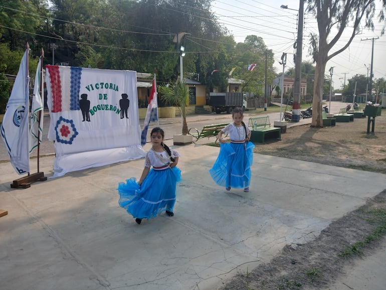 Momento artistico en el acto de recordacion de la victoria de Boqueròn en Fuerte Olimpo