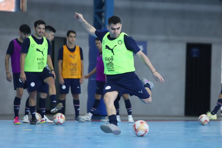 Javier Salas, importante referente de la seleccion albirroja, se plegó al plantel para los amistosos.