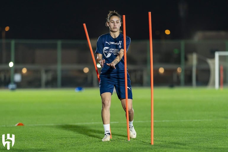 Jessica Martínez ya empezó a entrenar con el equipo de Al Hilal.