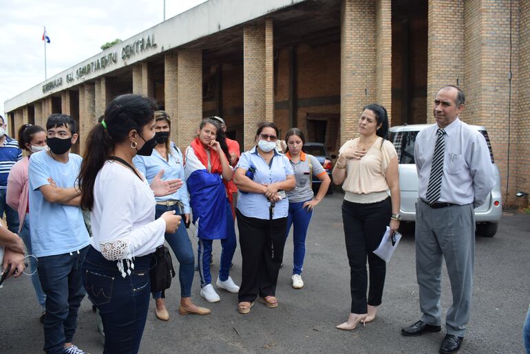 El año pasado estudiantes y docentes reclamaban al ahora exgobernador de Central, Hugo Javier González (ANR) rubro para Centros Educativos.