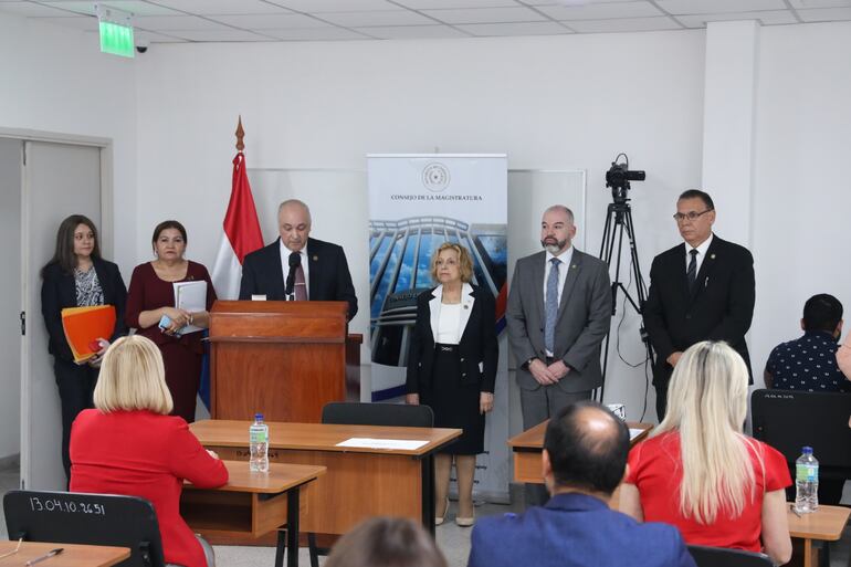 Los consejeros Gustavo Miranda, Alicia Pucheta y Enrique Berni, luego del cierre del examen de conocimientos para el cargo de defensor general, en el Consejo de la Magistratura. 