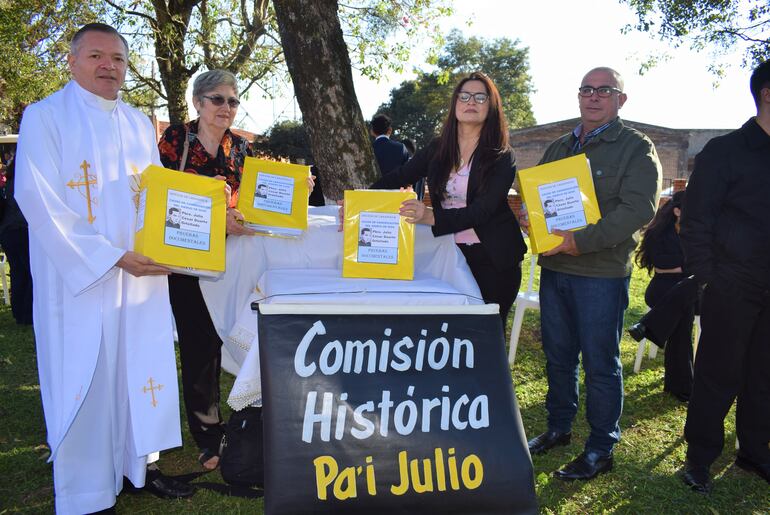 La Comisión Histórica que estudia los antecedentes del Padre Julio César Duarte Ortellado entregó los antecedentes de la vida, obra y testimonios de sanación, camino a la santificación.