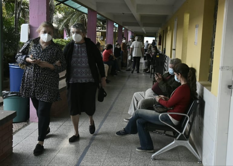 Vacunación en el Hospital Materno Infantil de Trinidad.