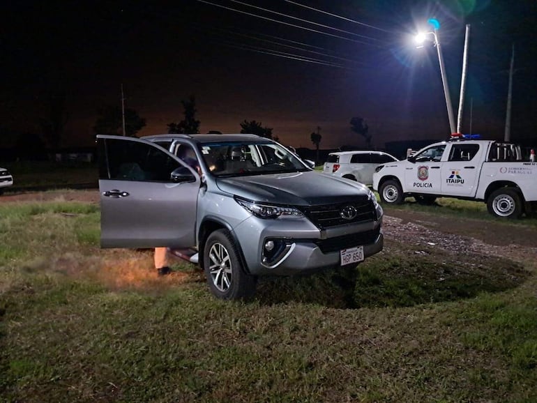 La camioneta Fortuner hurtada en Ybycuí fue abandonada en Carapeguá.