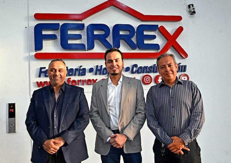 Karim Damani, director del  Paseo 1811; René Murillo, gerente de Operaciones de  Ferrex, y Andrés Brito, gerente general.