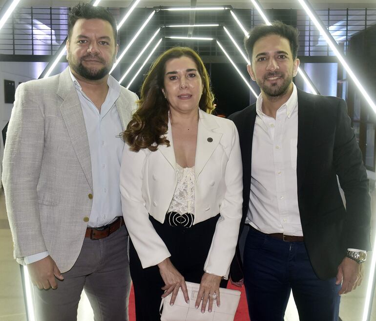 Jorge Vega, Patricia Vázquez y Harold Colmán.