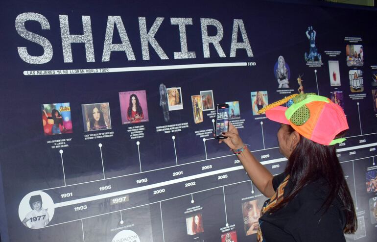 Una línea de tiempo por la vida y la carrera de Shakira forma parte del "Shakiverso" en el Gran Malecón del Río de Barranquilla.