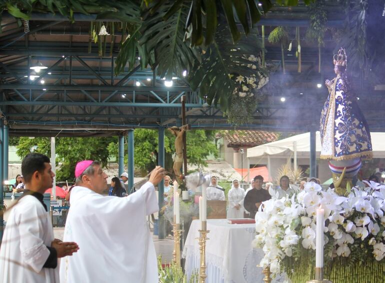 Mons. Ricardo Valenzuela - Obispo de Caacupé en la solemne misa vespertina