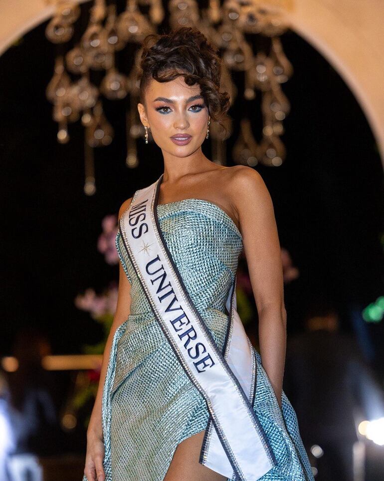 R’Bonney Gabriel entregará esta noche la corona a la Miss Universo 2023. (Instagram/Miss Universe)