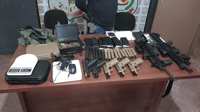 Armas encontradas en la casa habitada por el exconvicto de nacionalidad brasileña Luis Paulo Alves Dos Santos (36)
