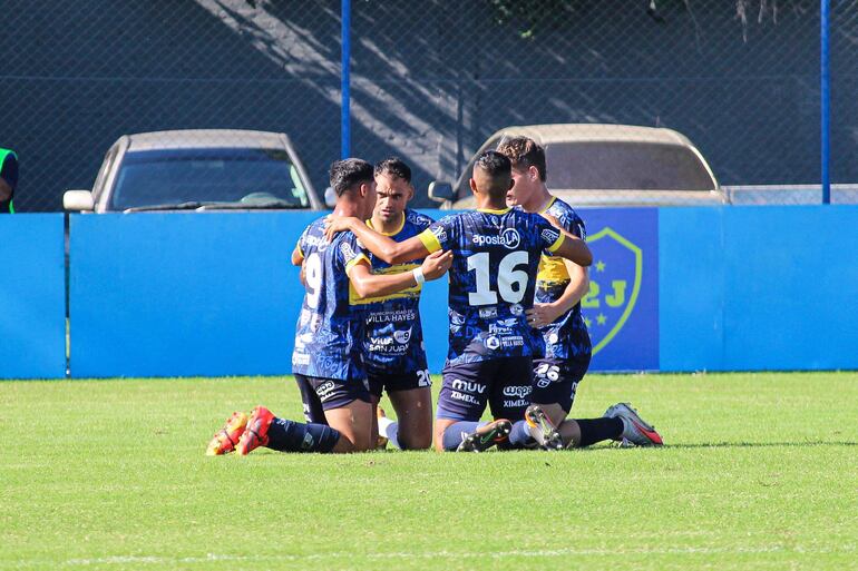 12 de Junio de Villa Hayes derrotó 2-1 a Deportivo Recoleta por la fecha 13 de la División Intermedia 2024.